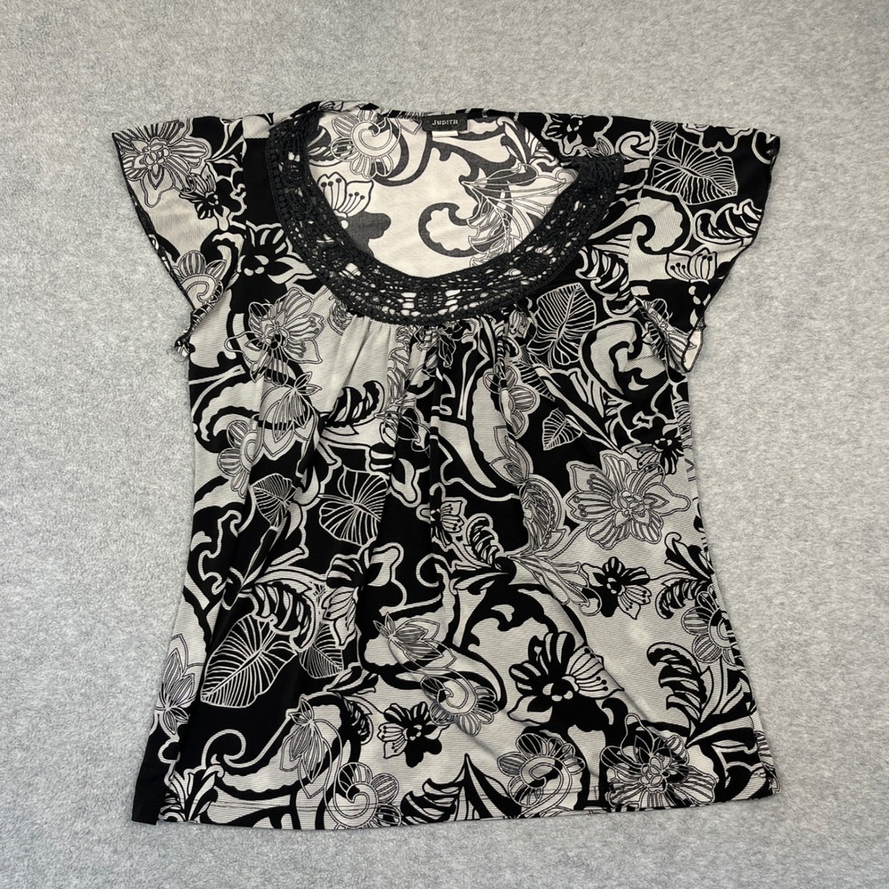 Judith Top Womens 1X Black Floral Lace Trim‎ Scoop Neck Cap Sleeve Blouse